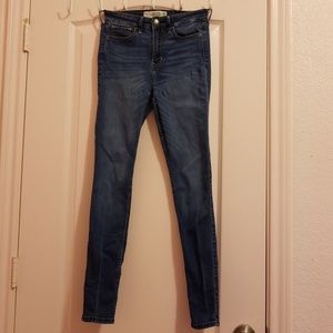 Hollister super skinny high rise blue jeans !!